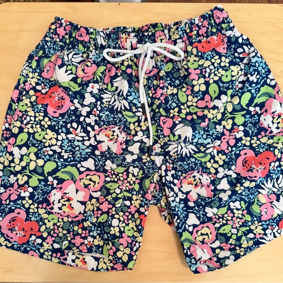Crown & Ivy - Vibrant Floral Men's Athletic/ Swim Shorts - Size: Medium - Picture 1 of 8